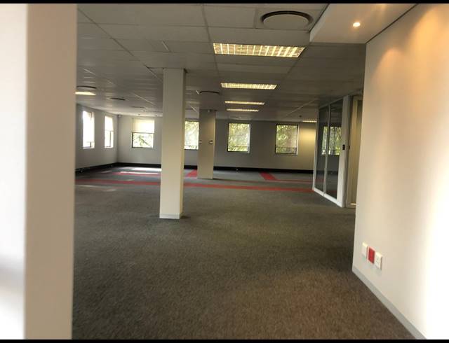 595M² RETAIL TO LET IN SANDTON CENTRAL